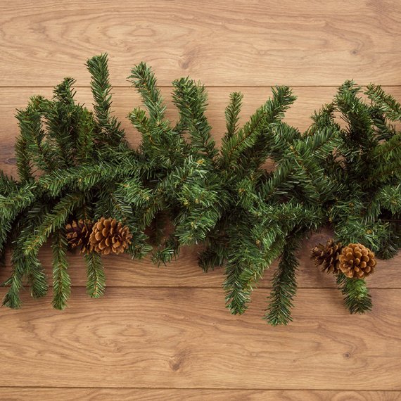 Фотография товара 'Neon-night Еловый шлейф 2,7 м с шишками, объем 41 см 307-221'